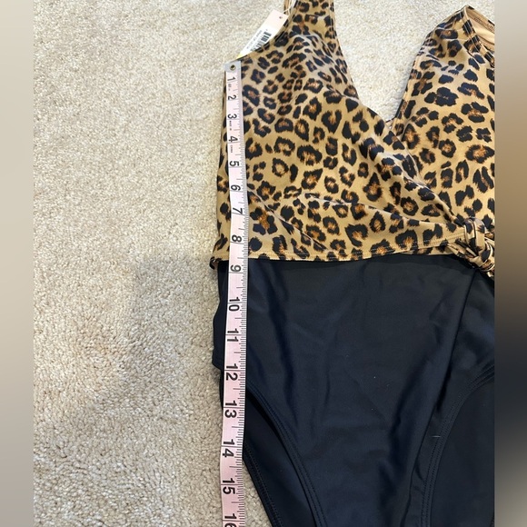 Summersalt The Perfect Wrap One Piece Leopard size 0/2 NWT - Picture 6 of 7